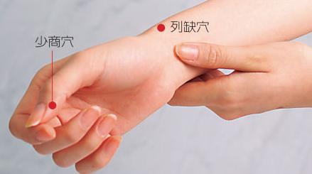 做艾灸要善用八个穴位