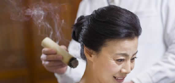 艾灸仪器好还是点火艾灸好