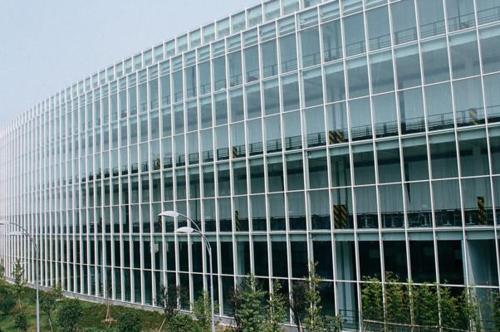 2021年玻璃幕墙一平方多少钱配图