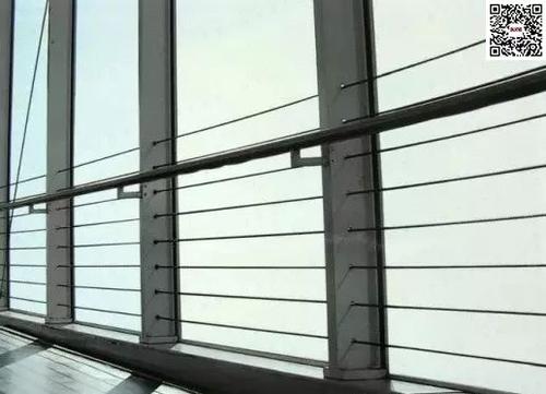 玻璃幕墙内侧护栏高度配图