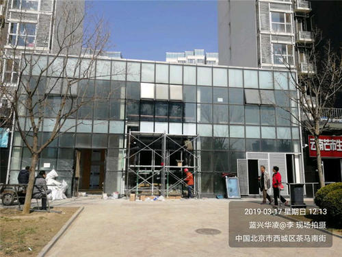 玻璃幕墙商铺门头配图