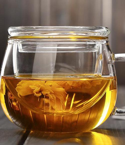 带花玻璃杯可以进微波炉吗?配图