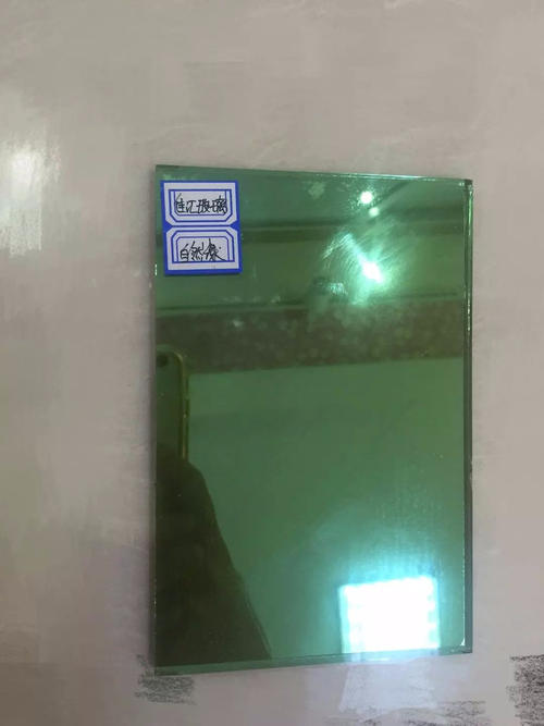 镀膜钢化玻璃的透光率配图