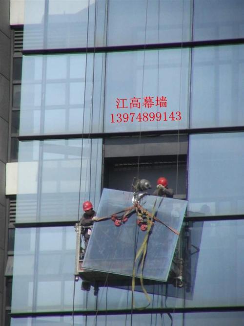 高层玻璃坏了怎么换配图