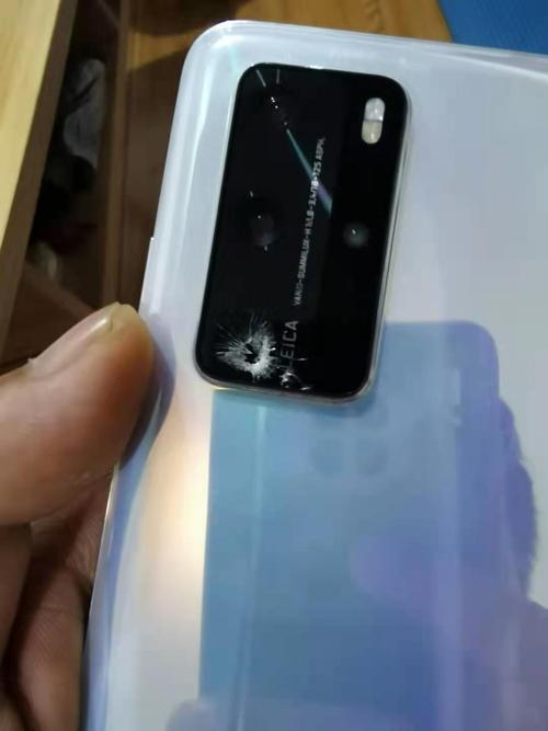 华为p40手机摄像头玻璃碎了换要多少钱配图