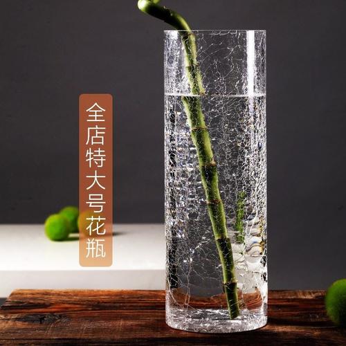 家里的玻璃花瓶突然裂了配图