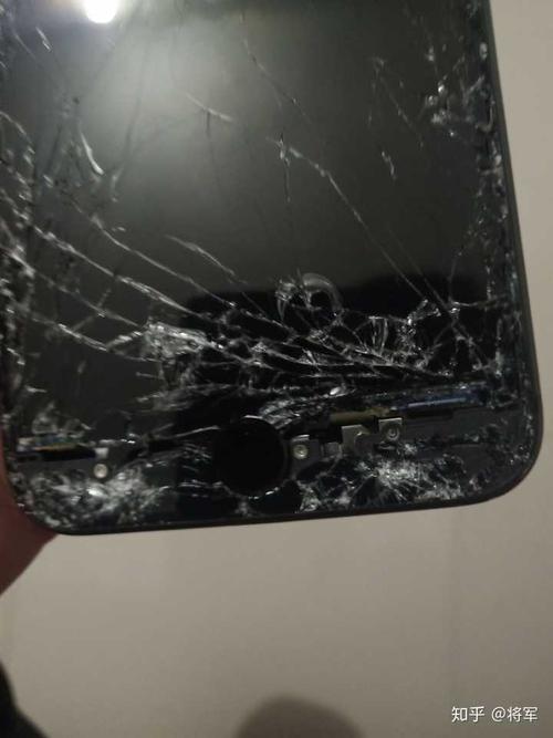 苹果8p后盖玻璃碎了更换多少钱配图