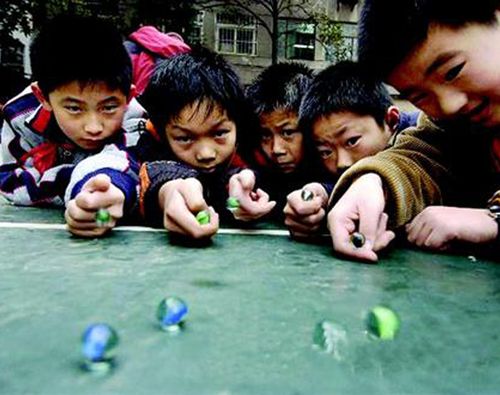 苹果弹珠打玻璃的游戏配图