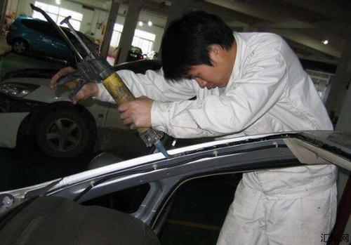 汽车换玻璃几天能干配图
