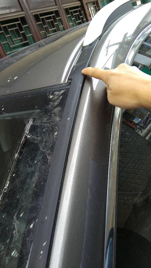 汽车前挡风玻璃更换后多久可以洗车配图