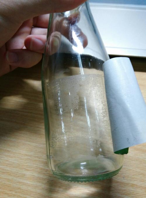 如何去除玻璃瓶上的胶贴标签纸配图