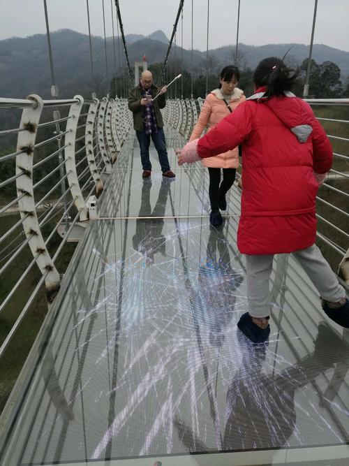 天府花溪谷玻璃栈道图片配图