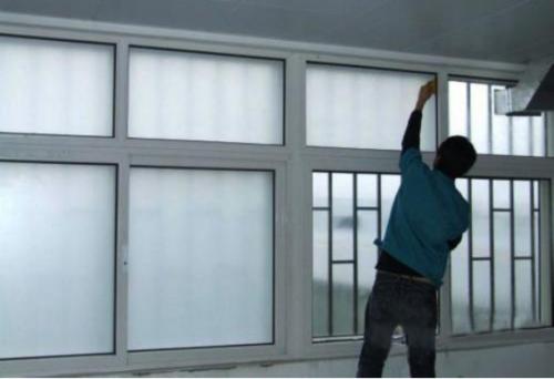 贴窗户玻璃膜的技巧 贴玻璃膜的注意事项配图