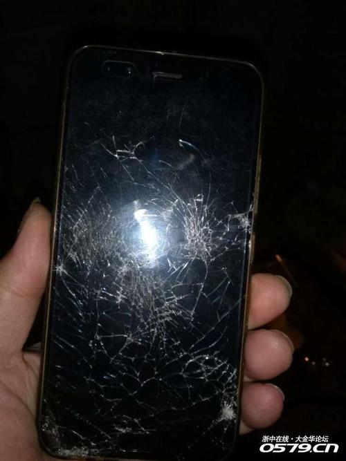 vivo手机背面玻璃碎了换个多少钱配图