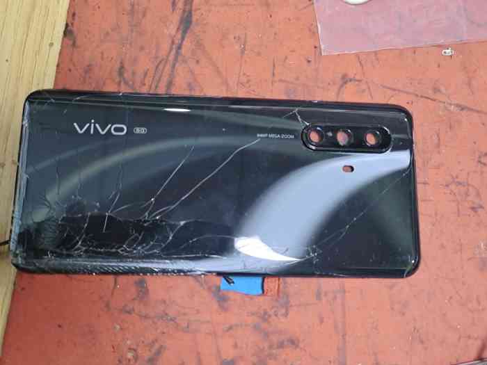 vivox30后盖玻璃碎了怎么换配图