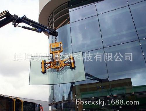 外幕墙玻璃安装吊机配图
