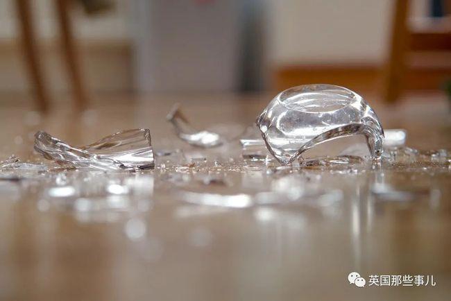 晚上打碎玻璃杯的风水征兆配图