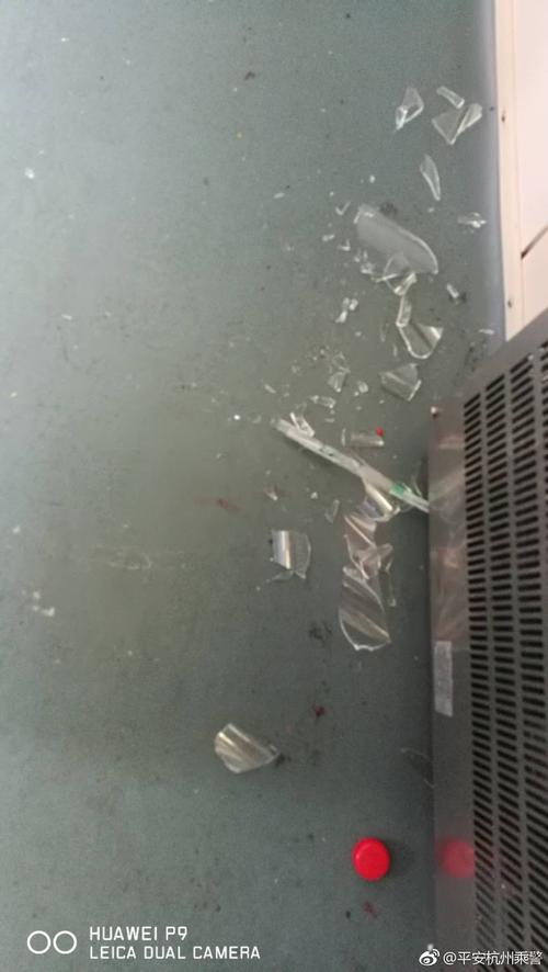 晚上小孩子意外打碎玻璃杯的征兆配图