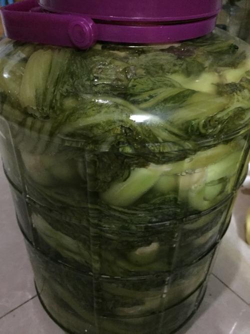 用玻璃瓶腌酸菜的做法配图