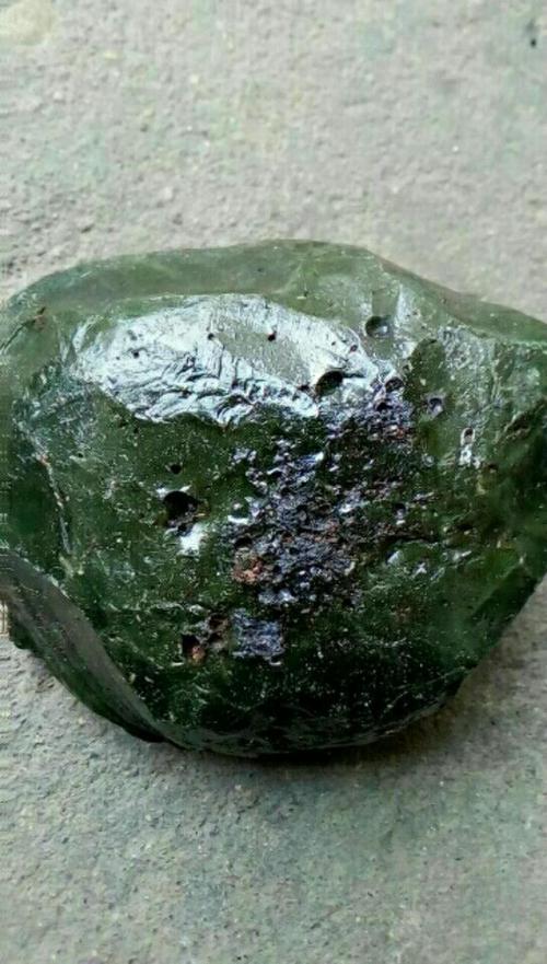 真的玻璃陨石有磁性吗配图