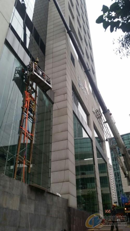 郑州购书中心大楼外幕墙玻璃更换维修配图