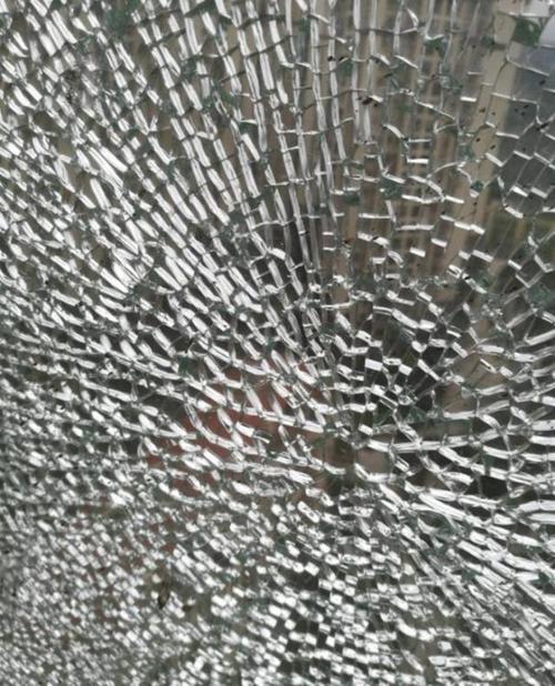中空玻璃炸裂的原因有哪些配图