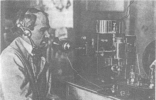 1940年第一座广播电台配图
