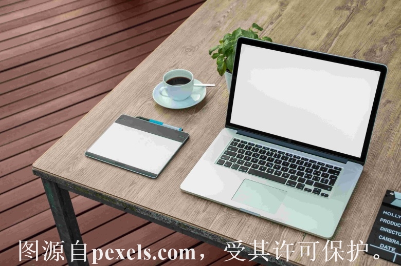 天买的云峰B主机 网站是好使的  后来转成香港主机 网站就打