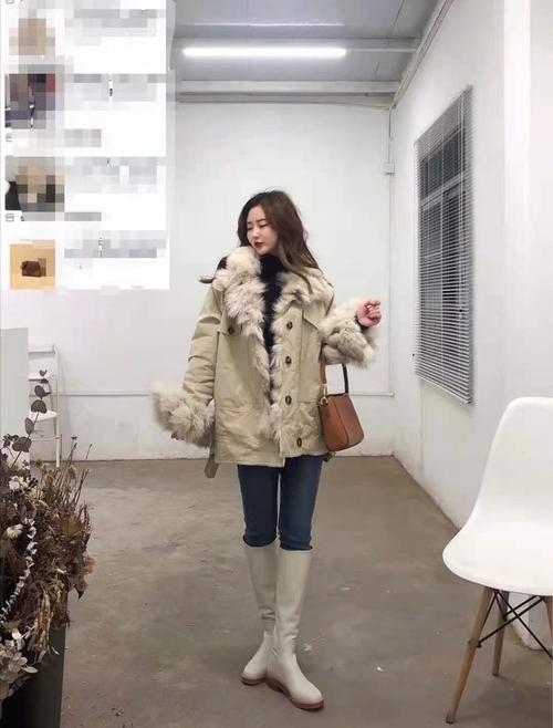 白色长筒靴子怎么搭配冬装配图