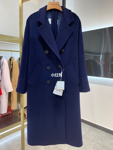 藏蓝色冬装大衣配图