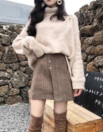冬装短裙美女配图