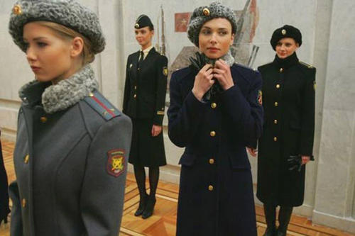 俄罗斯女兵冬装配图