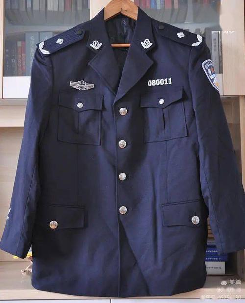 公安警察冬季服装图片配图