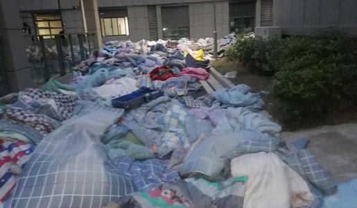 回收旧衣服冬装厂配图