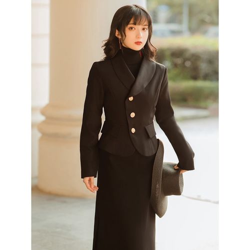 女教师面试冬季服装搭配图片配图