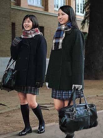 日本冬装校服配图