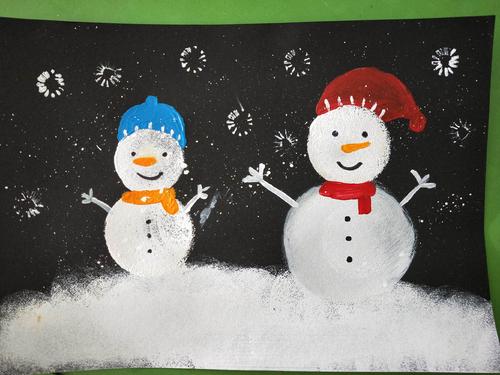 小班美术小雪人的冬装教案导入及反思配图