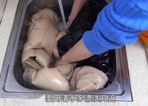 洗衣液可以洗羽绒服吗配图