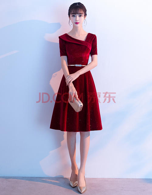 学生主持人冬季服装配图