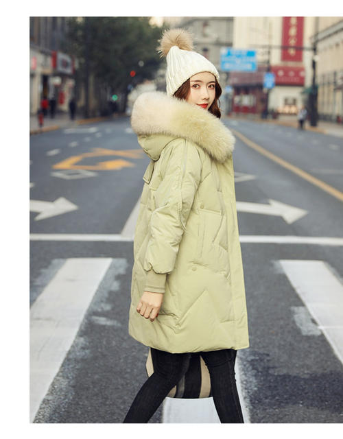 羽绒服女配图