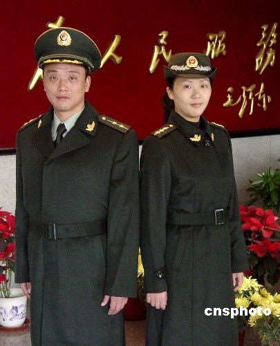 中国武警冬装帽子配图
