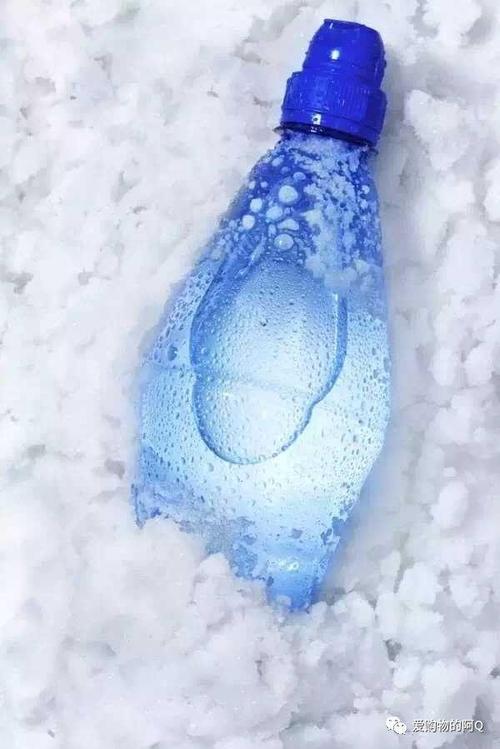 带瓶冰水是什么梗配图