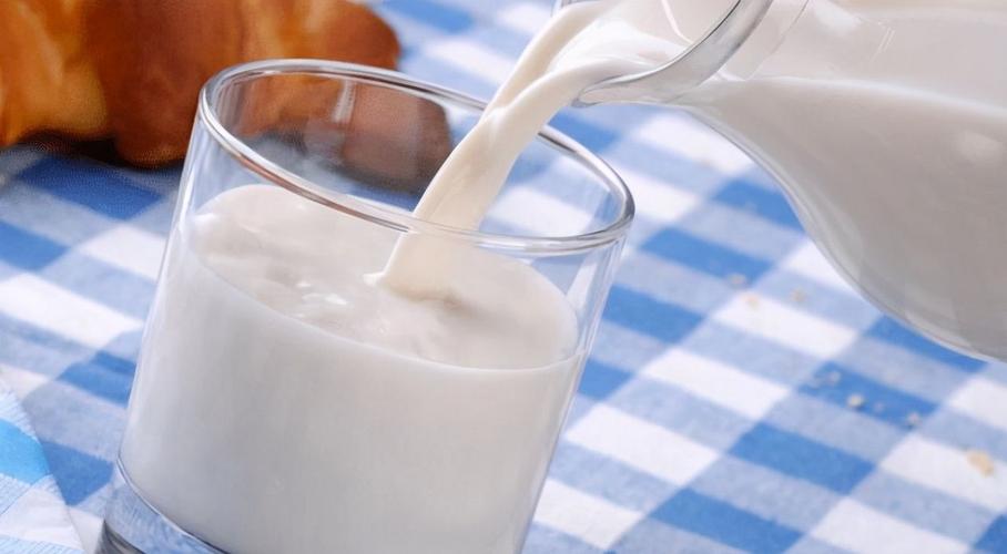 喝牛奶是什么梗视频配图