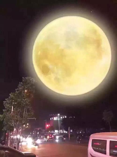 今晚的月亮又大又圆是什么梗配图