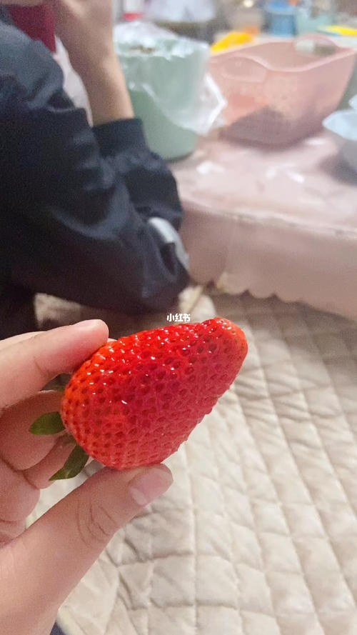 我吃草莓尖尖什么梗