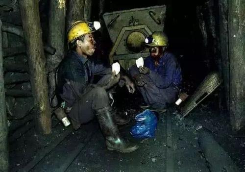 新疆挖煤什么梗配图