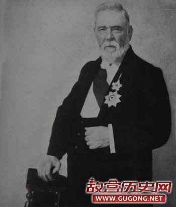 英国传教士李提摩太。曾要价一百万两，向张之洞、李鸿章等兜售救国“妙策”——“延请外国监管中国的外交和政治”。