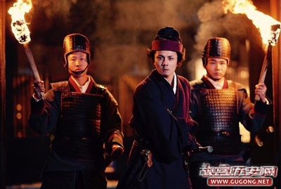 此人霸气坐镇许都为何却拿曹操最铁兄弟开刀?