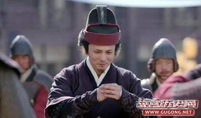 此人霸气坐镇许都为何却拿曹操最铁兄弟开刀?