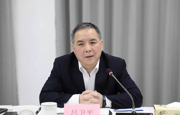 吕卫平的照片